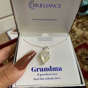 New and never used crystal necklace! Great gift!